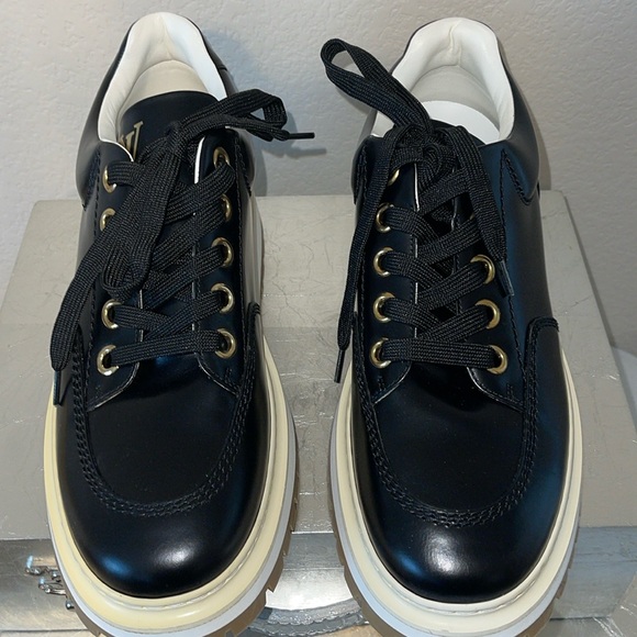 Louis Vuitton Absesses Sneaker monogram flower gold metallic detail - Picture 2 of 16